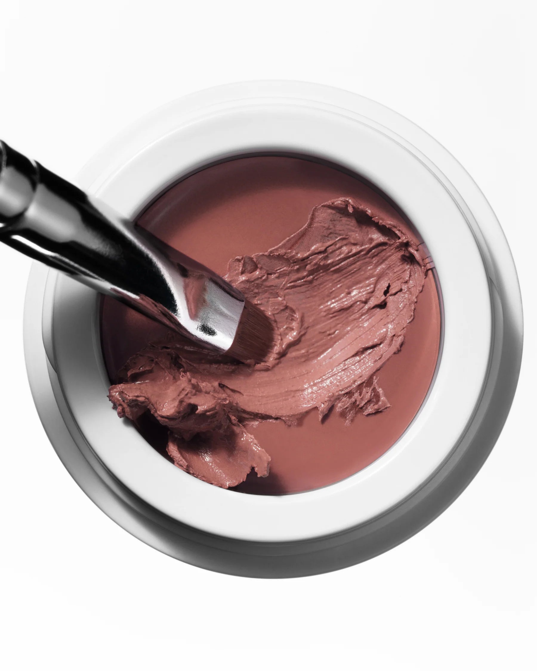 Brush picking up Manasi 7 All Over Colour Rojizo to show its creamy, buildable texture