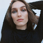 Model wearing Manasi 7 Eye and Lip Definer Nocturne for a softly defined, smoky eye look