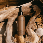 Sándor The Grounding Shampoo 250 ml sulfate-free shampoo in a natural setting