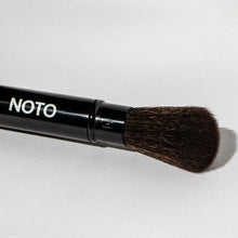 Load image into Gallery viewer, noto lip and cheek duo brush detail
